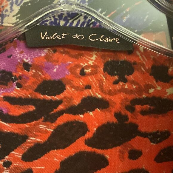 💜💙Violet & Claire Long Sleeves multi colored design button down top!! - Picture 5 of 7